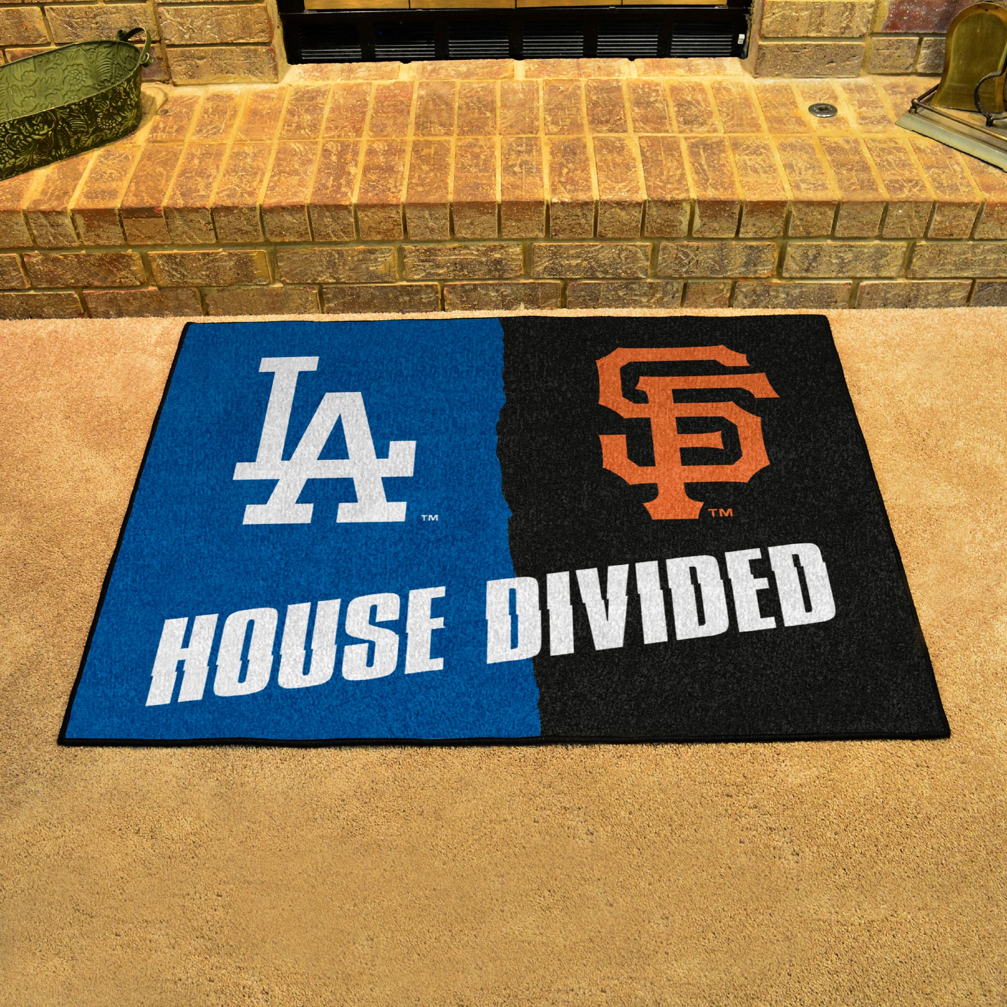 FANMATS, MLB House Divided - Dodgers / Giants House Divided Rug