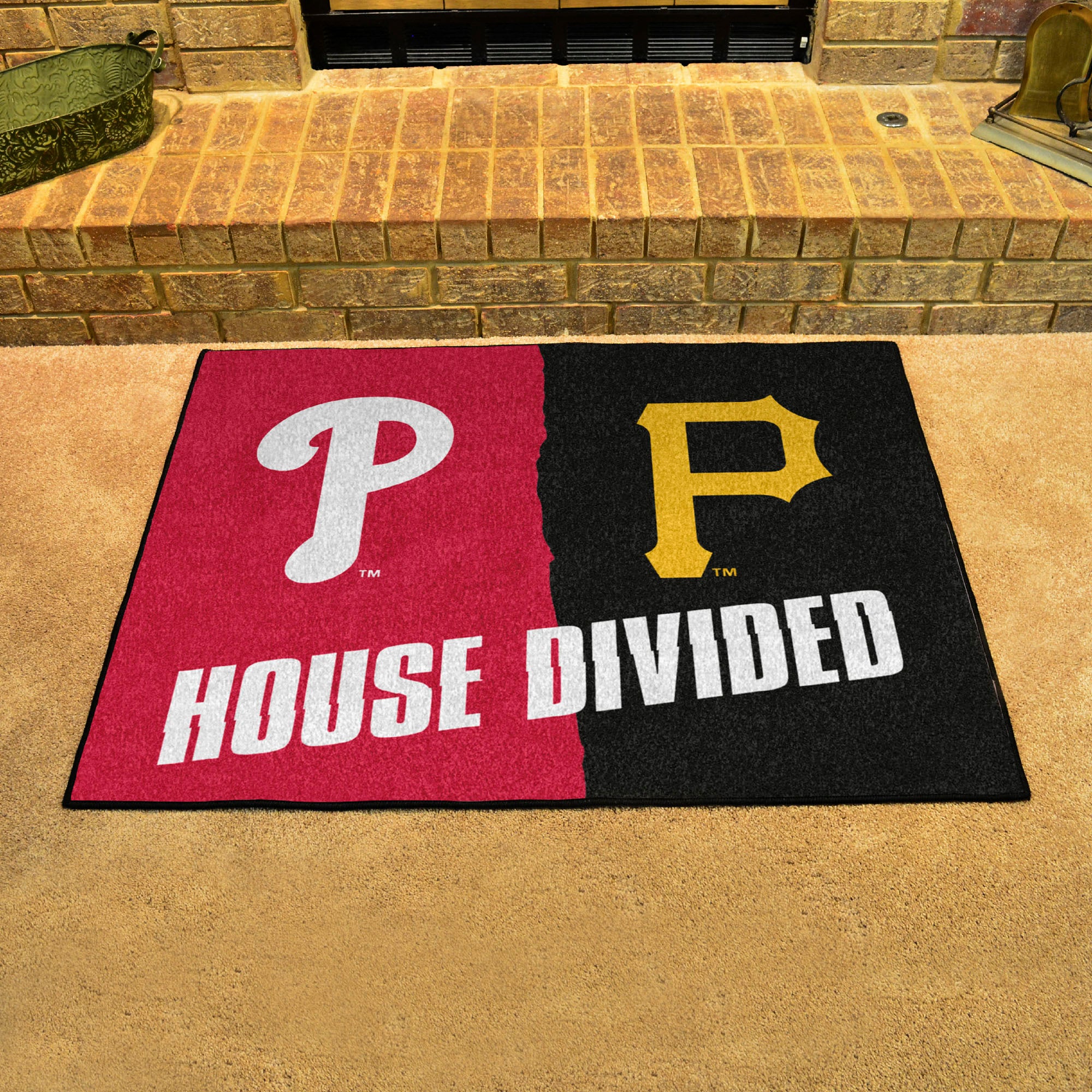 FANMATS, MLB House Divided - Pirates / Phillies House Divided Rug